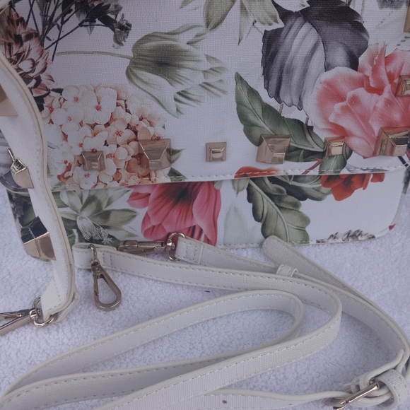 Design Lab White Floral and Gold Crossbody - Picture 6 of 6